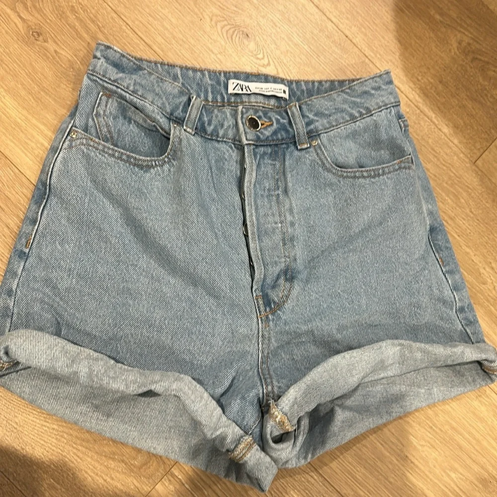 Zara Blue Jean Shorts High-Waisted Vintage Style, size small (4) like new - Picture 5 of 6